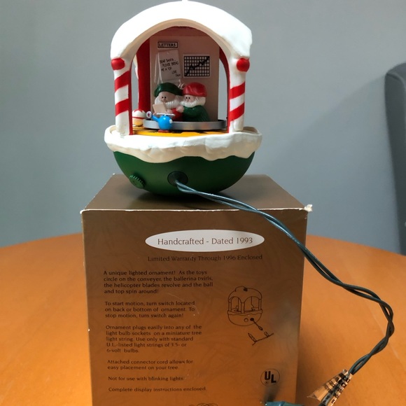 Hallmark Santa’s Workshop vintage ornament - Picture 3 of 8